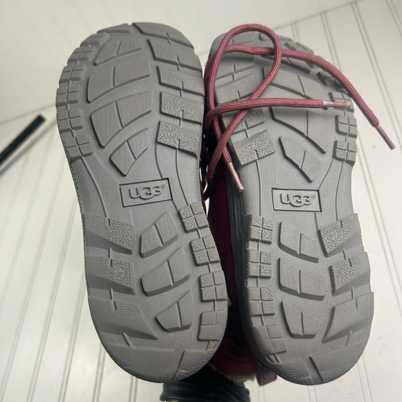 UGG Leggero Maroon Sheepskin Boots Women’s Size 4 - Picture 5 of 11